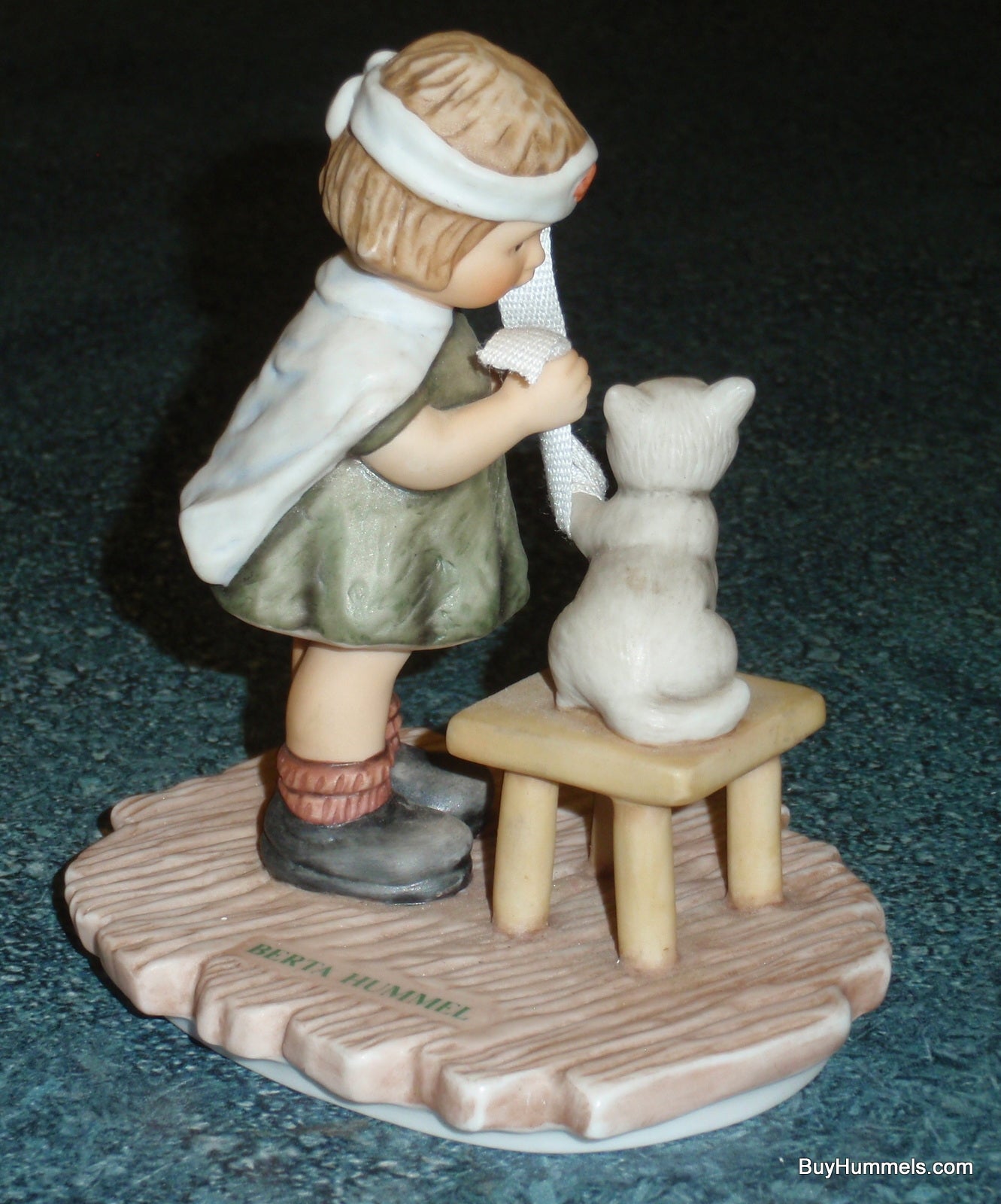 Goebel "Tender Loving Care" BH25 Nurse With Kitten Figurine By Berta Hummel Gift