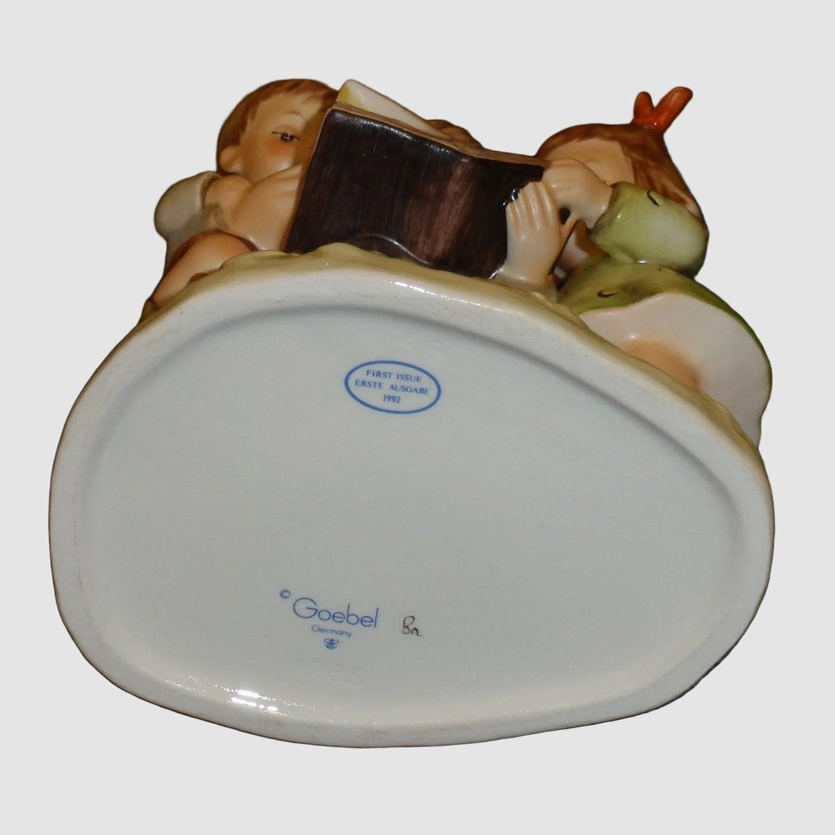 "Storybook Time" Goebel Hummel Figurine #458 TMK7 First Issue Box (5.25")