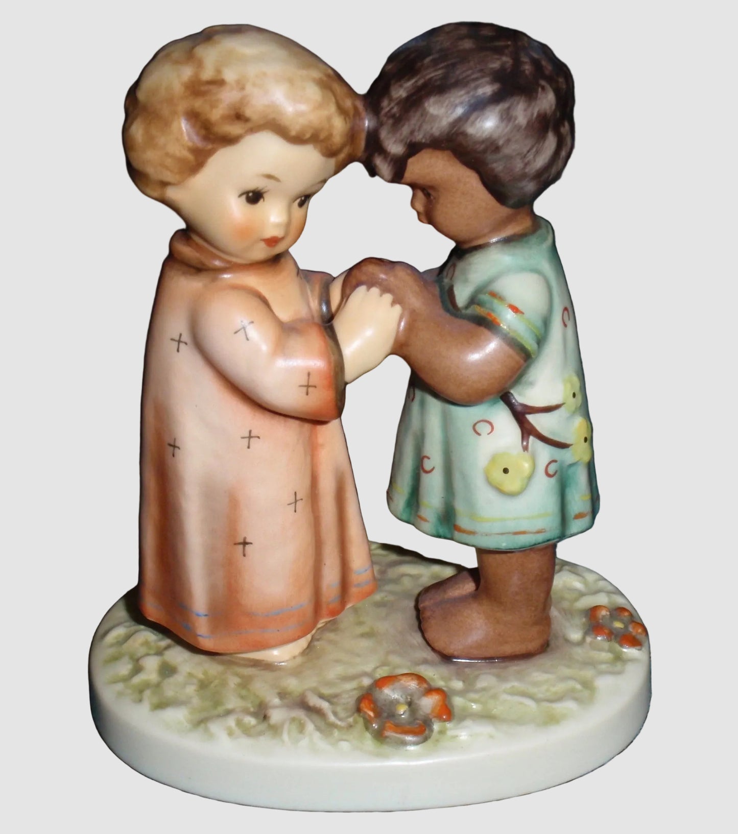 "Friends Together" Goebel Hummel Figurine #662/0 **UNICEF COMMEMORATIVE EDITION**