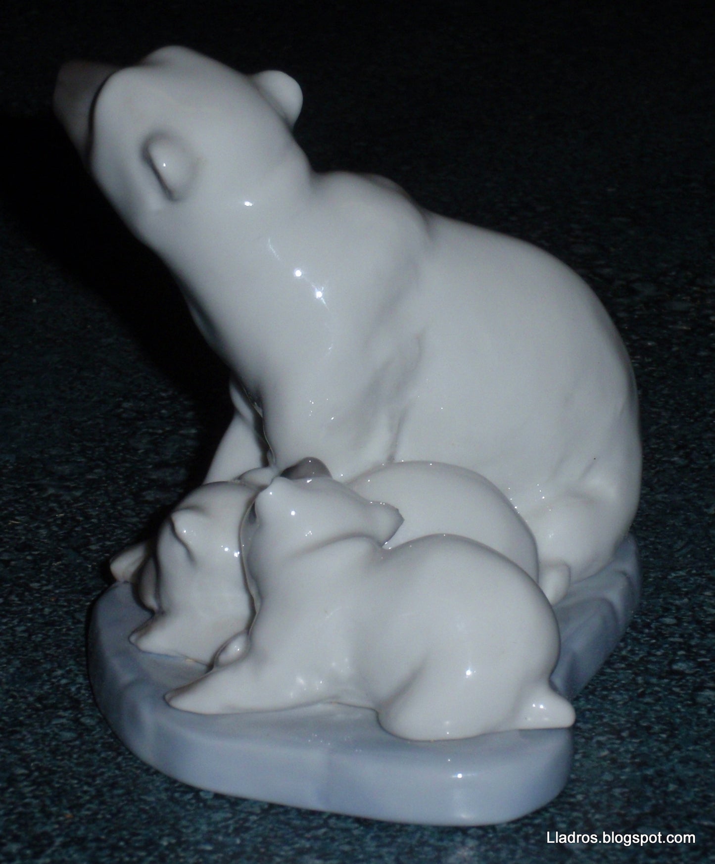 Polar Bear With Cubs Lladro Figurine #5434