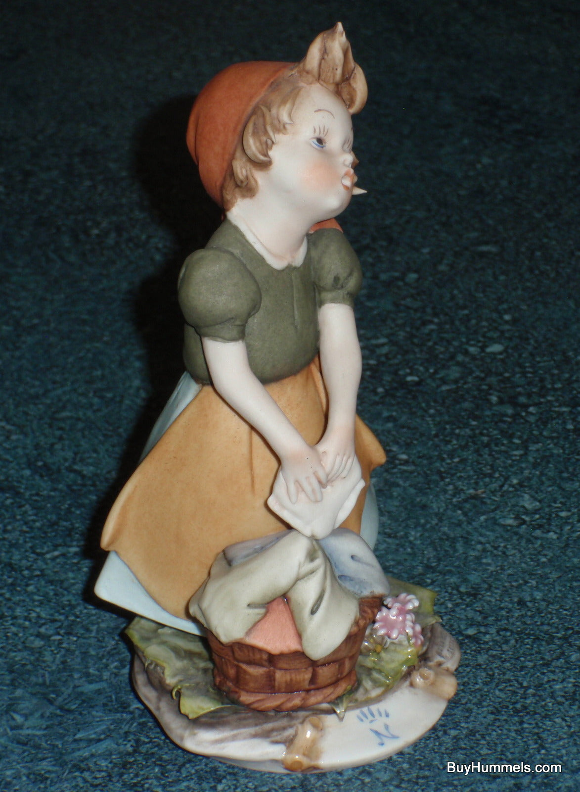 Capodimonte Laundry Girl Figurine Italy - Collectible Gift!