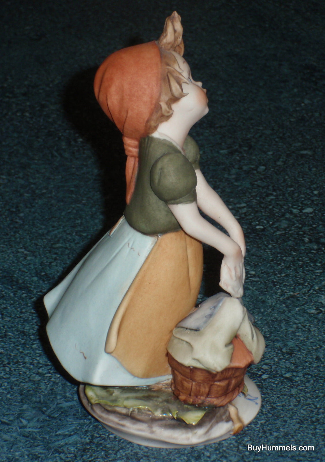 Capodimonte Laundry Girl Figurine Italy - Collectible Gift!