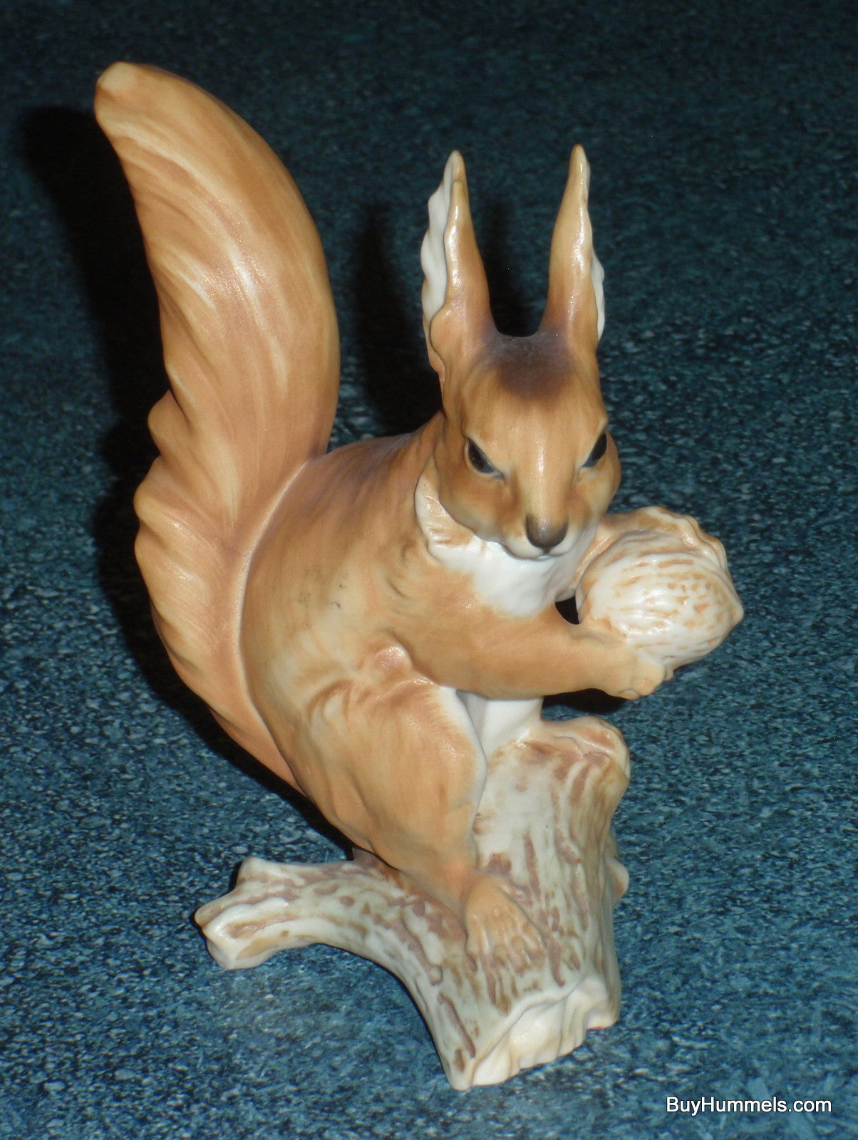 KAISER PORCELAIN COLLECTIBLE SQUIRREL FIGURINE WEG #561 - CUTE COLLECTIBLE GIFT!