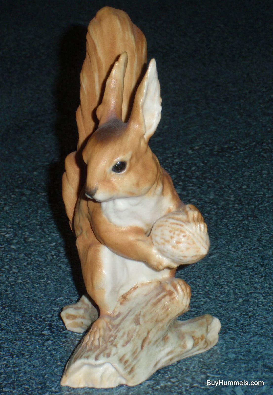 KAISER PORCELAIN COLLECTIBLE SQUIRREL FIGURINE WEG #561 - CUTE COLLECTIBLE GIFT!