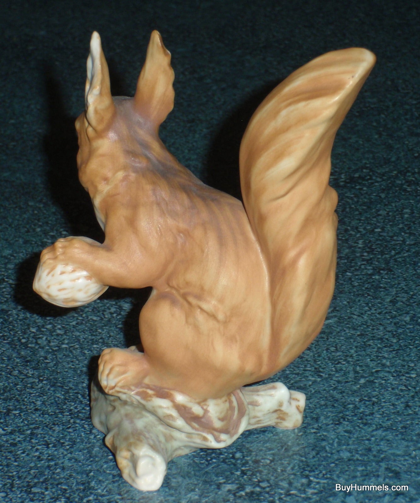 KAISER PORCELAIN COLLECTIBLE SQUIRREL FIGURINE WEG #561 - CUTE COLLECTIBLE GIFT!