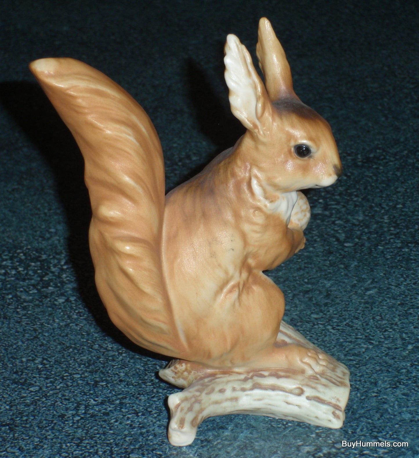KAISER PORCELAIN COLLECTIBLE SQUIRREL FIGURINE WEG #561 - CUTE COLLECTIBLE GIFT!