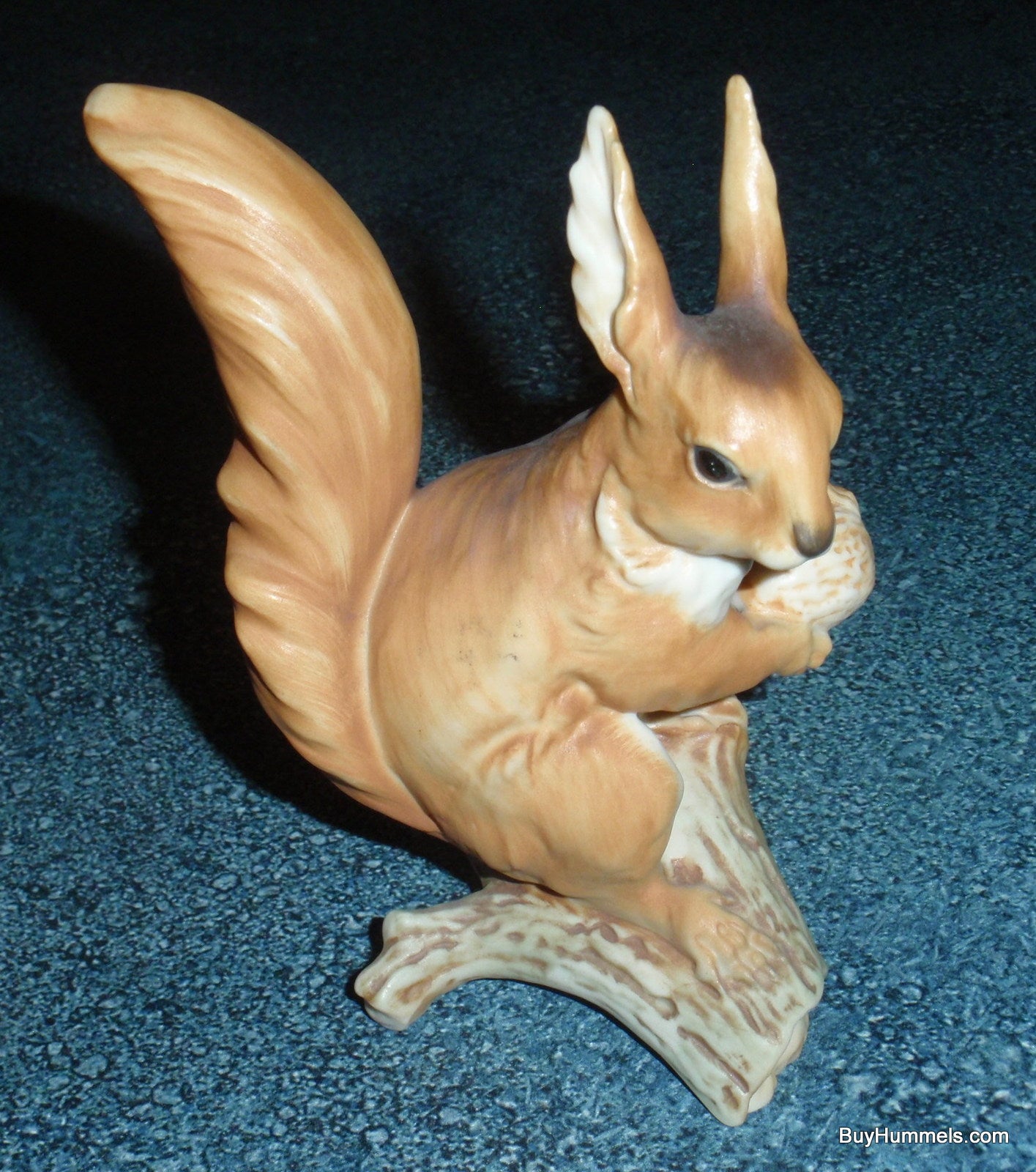 KAISER PORCELAIN COLLECTIBLE SQUIRREL FIGURINE WEG #561 - CUTE COLLECTIBLE GIFT!