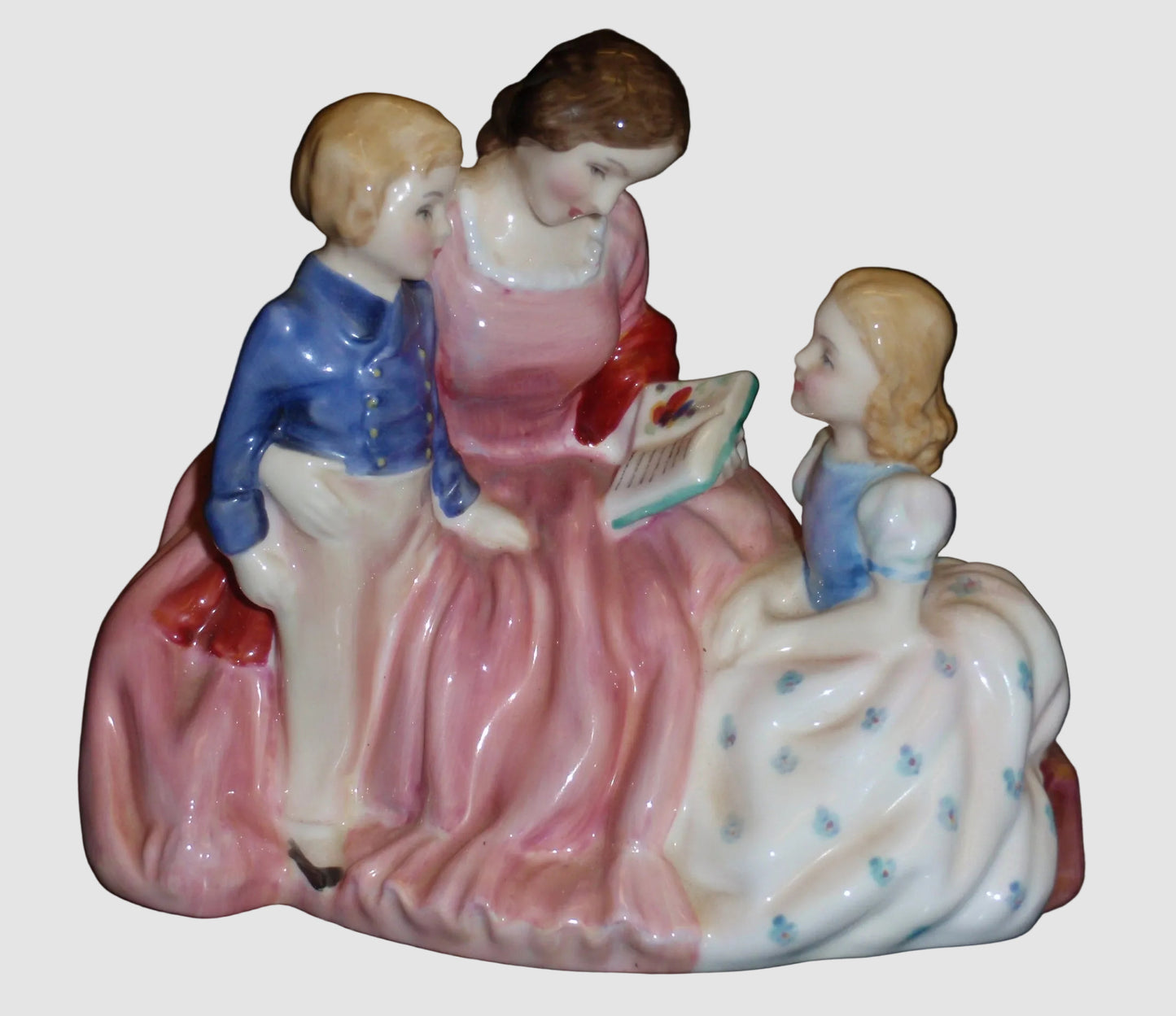 "The Bedtime Story" HN2059 Royal Doulton Figurine Mom Reading To Children