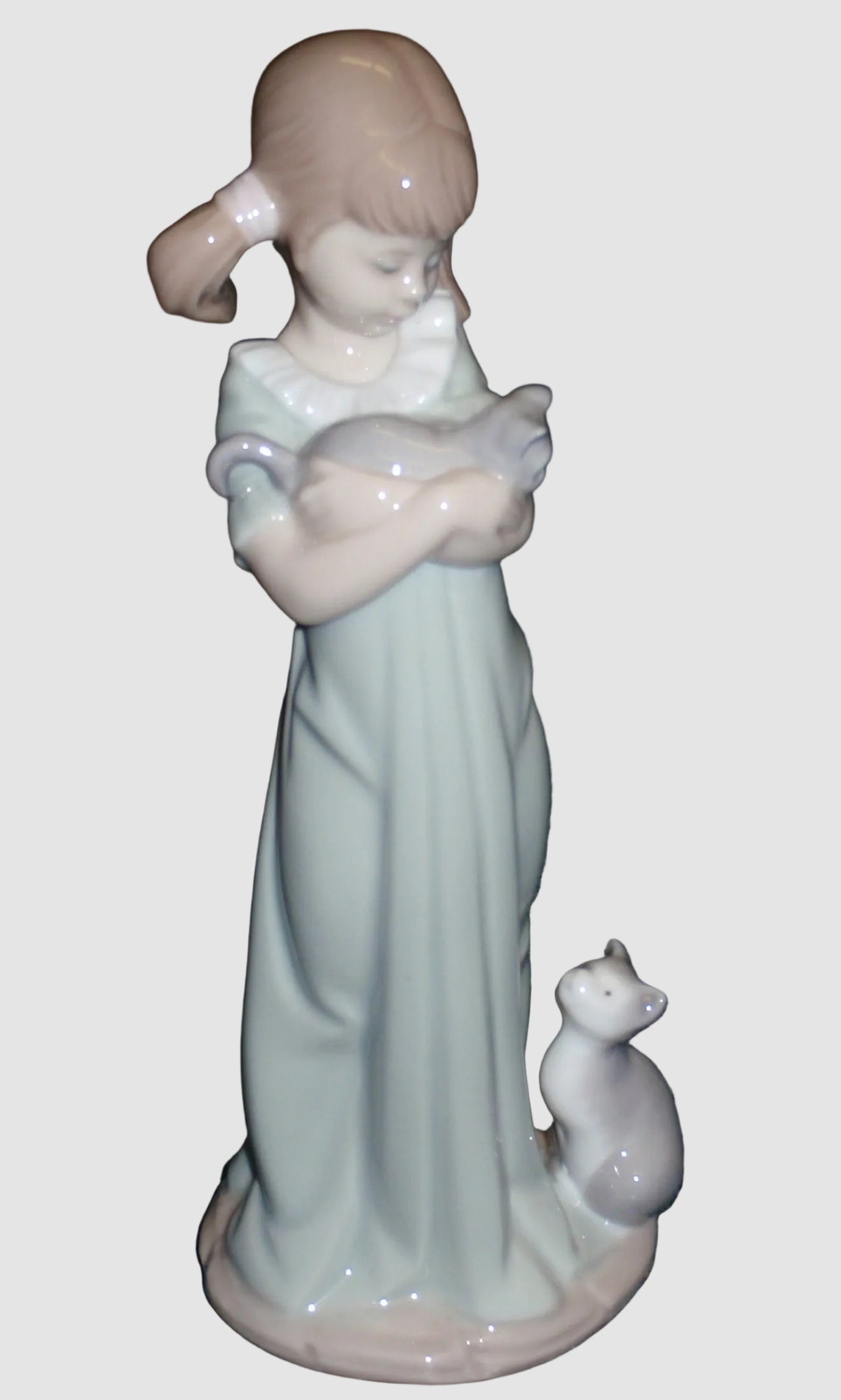 "Don't Forget Me" Lladro Figurine #5743 Girl With Kittens