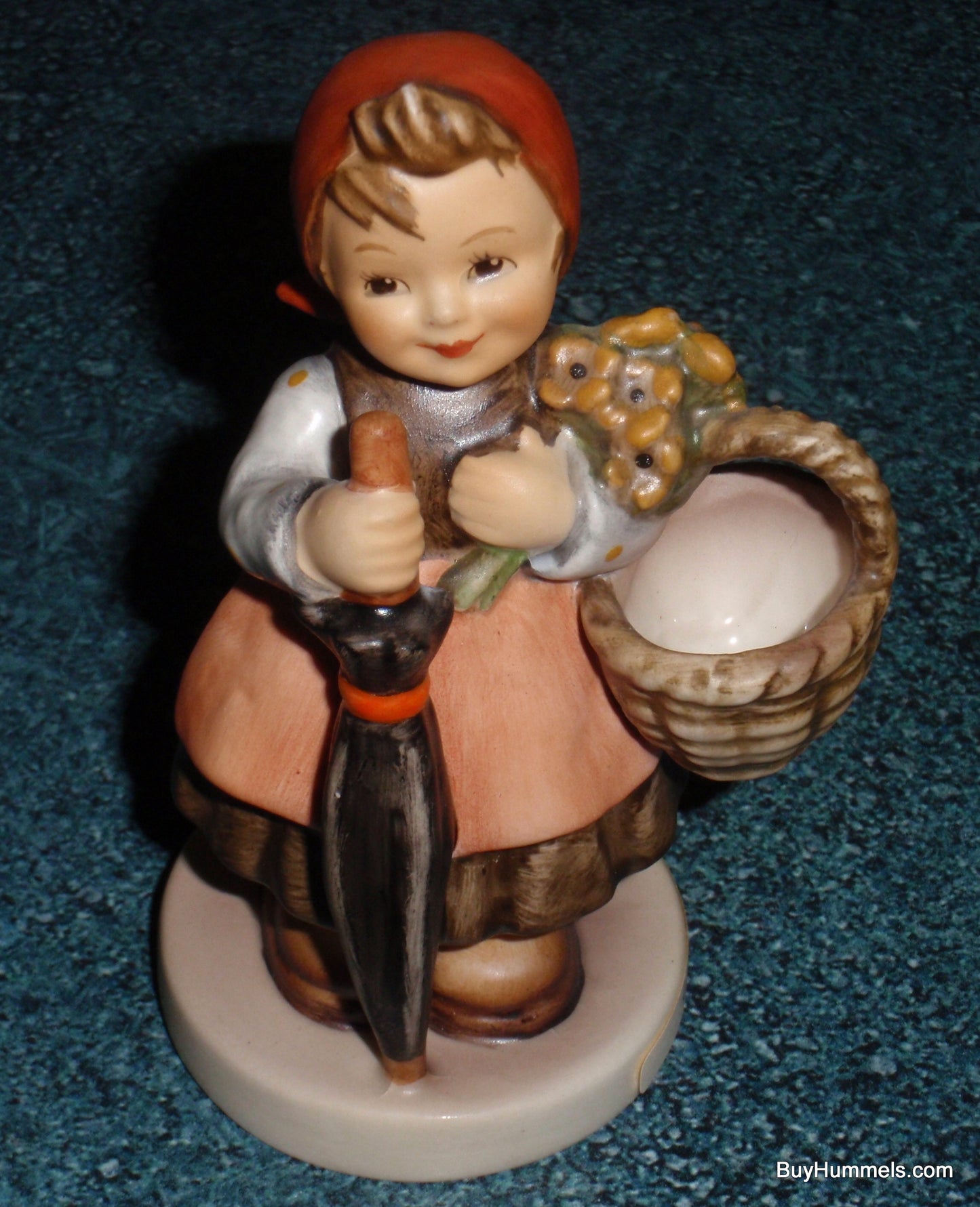"On Holiday" Goebel Hummel #350 – A Timeless Narrative of Adventure