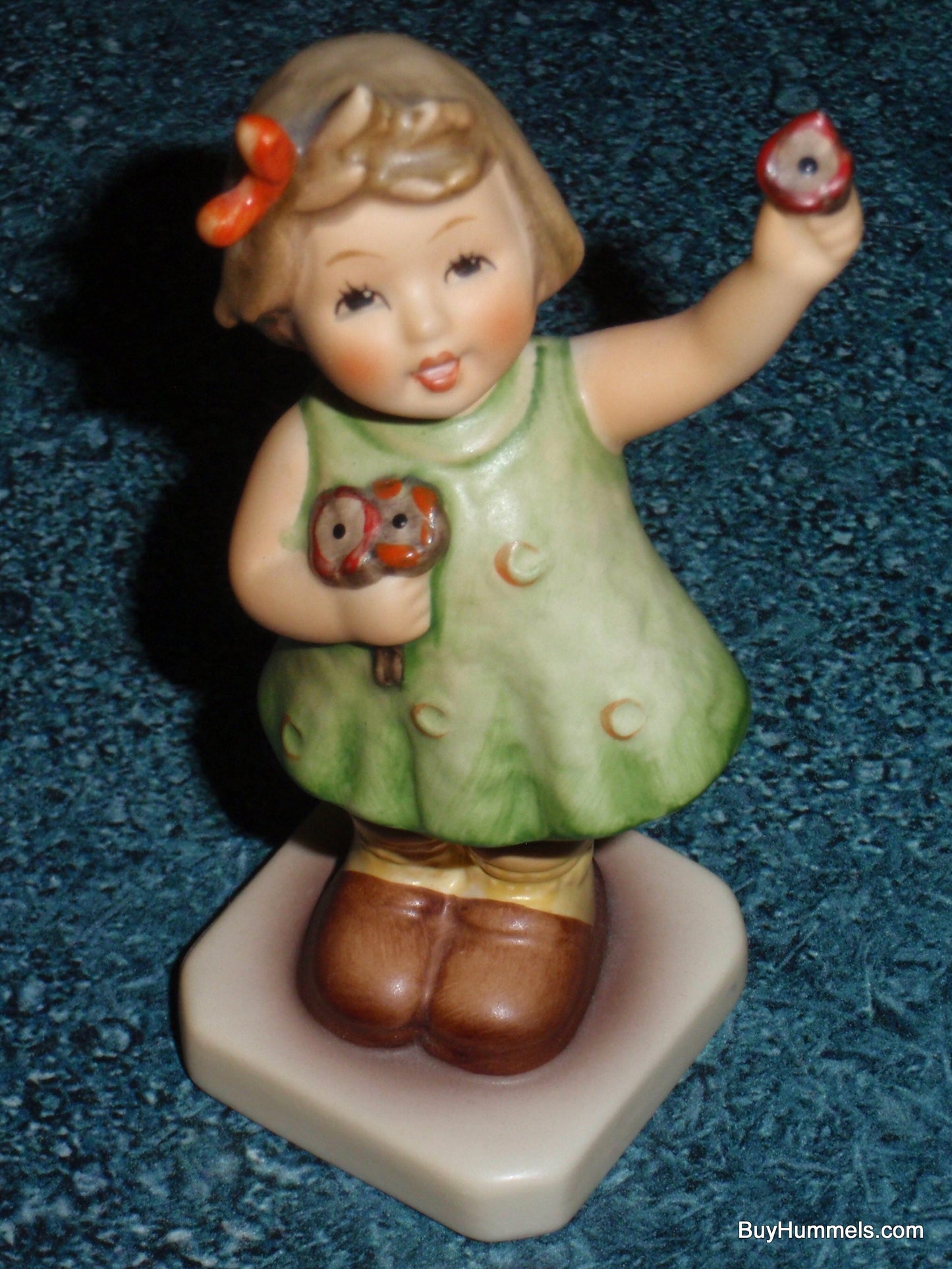 "Forever Yours" Goebel Hummel Figurine #793 Little Girl With Flowers - CUTE GIFT!