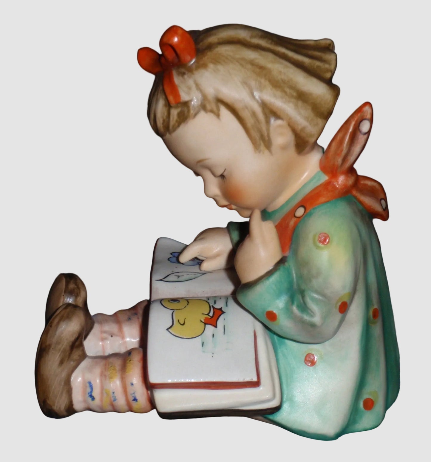 "Bookworm" Goebel Hummel Figurine #8 β Classic Little Girl Reading