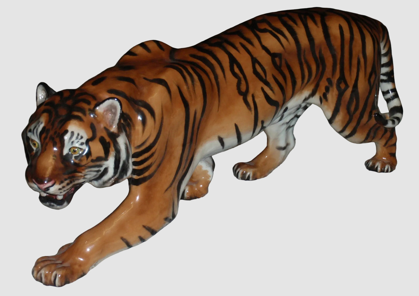 "Stalking Tiger" Royal Doulton Figurine HN2646 - Large (13.25")