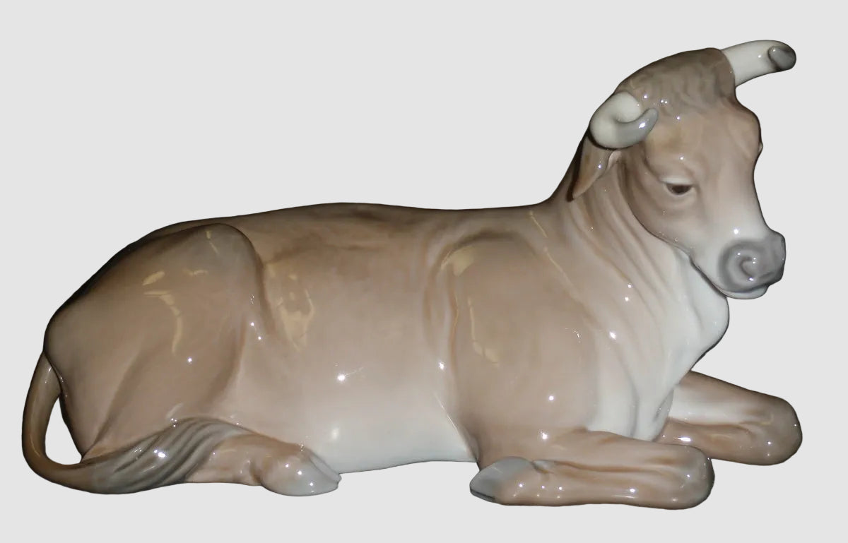 Lladro Calf Cow Figurine 01390 Toro De Nacimiento Salvador Furió Nativity Scene Vintage Spain Porcelain