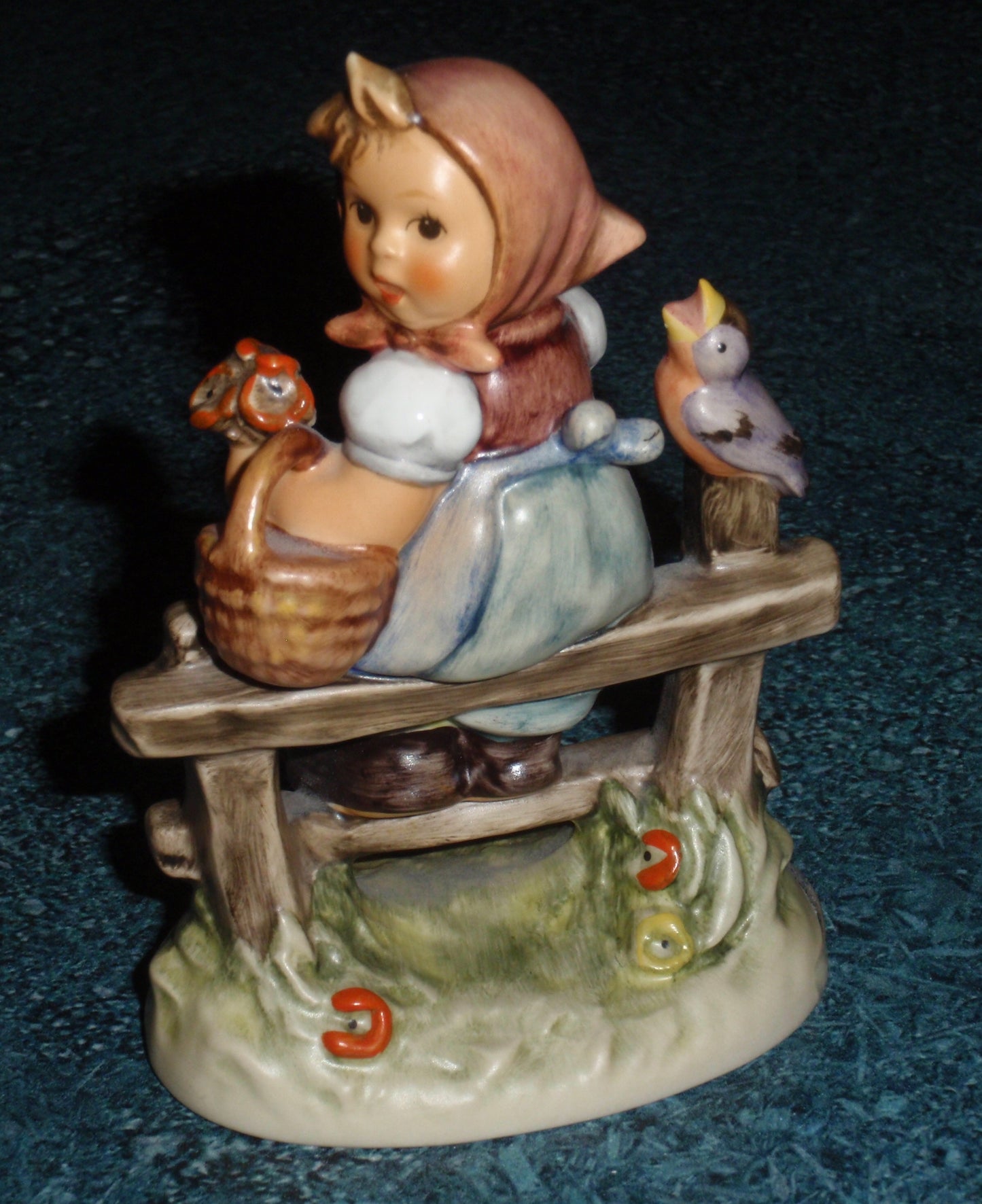"Pay Attention" Goebel Hummel Figurine #426 3/0
