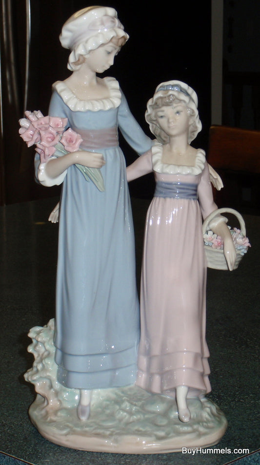 "Daughters" Lladro Figurine #5013 - Two Sisters With Flowers - Collectible Gift!
