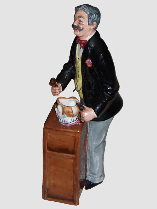 "The Auctioneer" Royal Doulton Figurine HN2988 - 1986 Collectors Club (9")