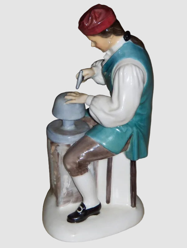 "The Silversmith of Williamsburg" Royal Doulton Figurine HN2208 (6.25")