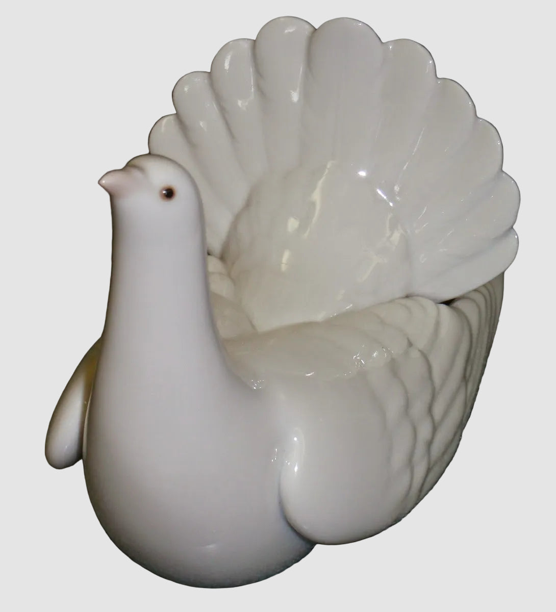 "Restless Dove" Lladro Figurine #6287 - Francisco Catala (6.25")