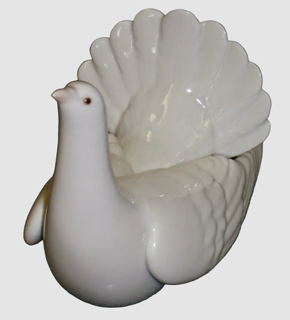 "Restless Dove" Lladro Figurine #6287 - Francisco Catala (6.25")