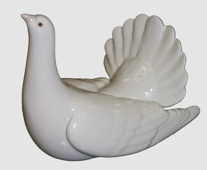"Restless Dove" Lladro Figurine #6287 - Francisco Catala (6.25")