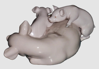 "Playful Piglets" Lladro Figurine #5228 - Mother Pig & Babies (6.75")