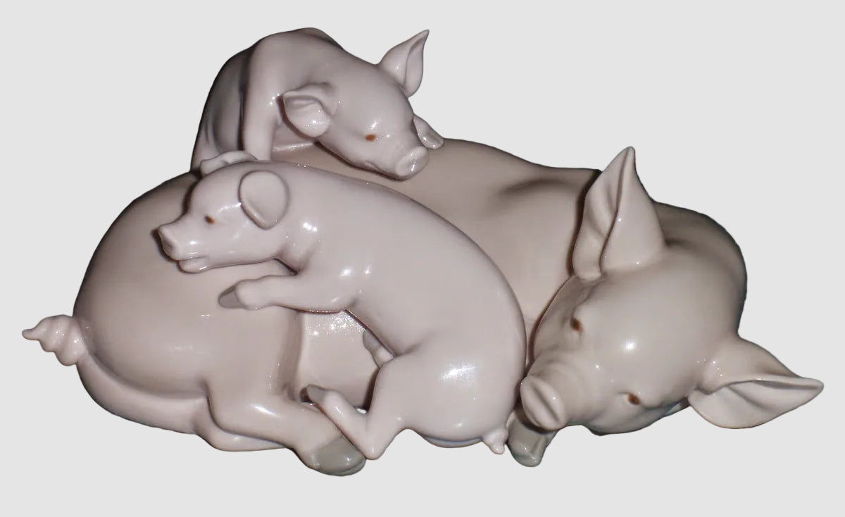 "Playful Piglets" Lladro Figurine #5228 - Mother Pig & Babies (6.75")