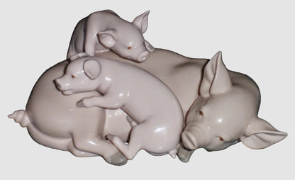 "Playful Piglets" Lladro Figurine #5228 - Mother Pig & Babies (6.75")