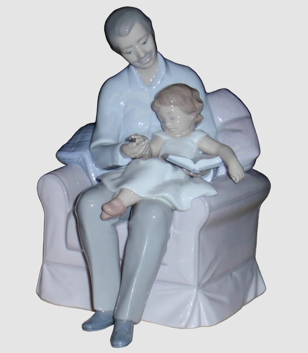 Lladro Grandfathers Stories Figurine 6979 Virginia Gonzalez Grandpa Granddaughter Reading Book Armchair Families Motherhood Series Spain Porcelain
