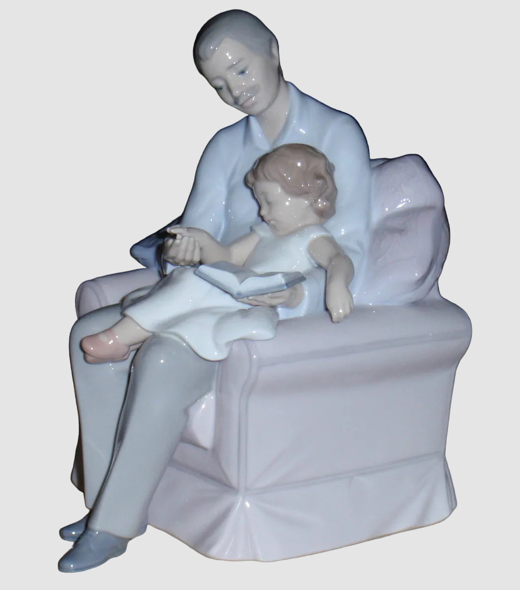 "Grandfather's Stories" Lladro Figurine #6979 - Virginia Gonzalez (8")