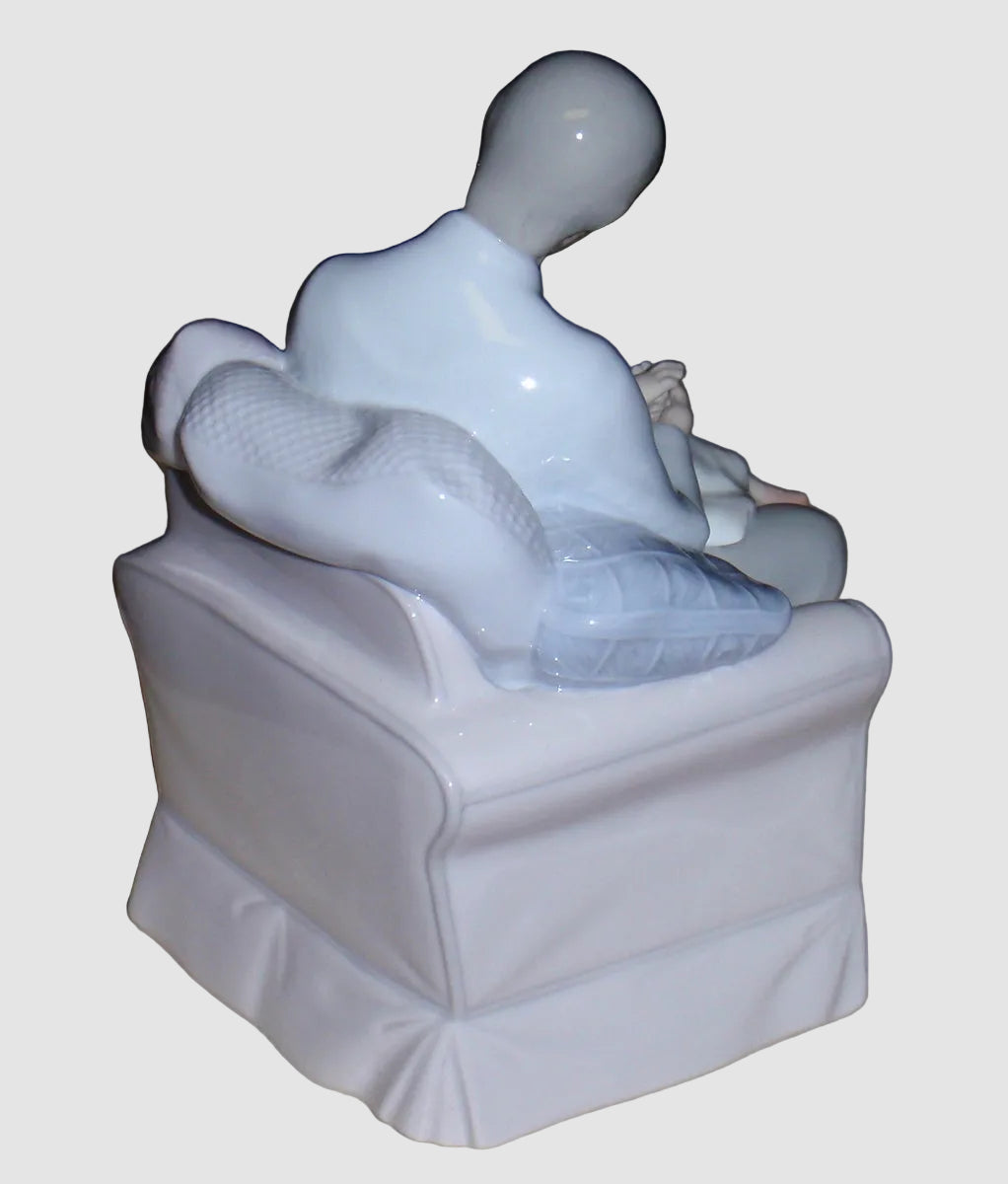 "Grandfather's Stories" Lladro Figurine #6979 - Virginia Gonzalez (8")