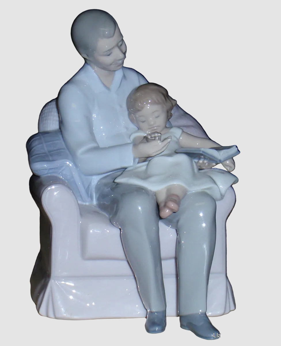 "Grandfather's Stories" Lladro Figurine #6979 - Virginia Gonzalez (8")