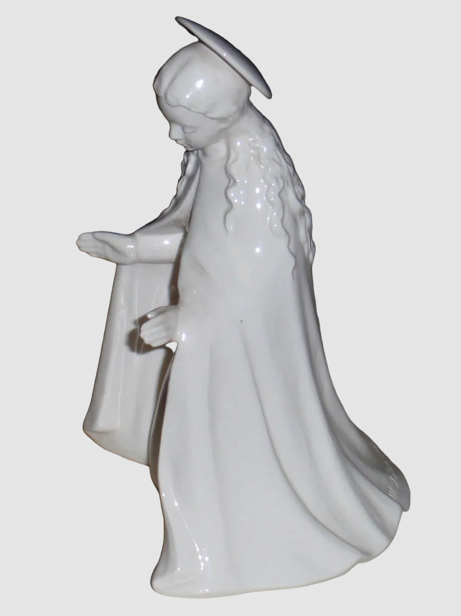 "Virgin Mary" Goebel Hummel Nativity Figurine #214/A - White Overglaze (6.5")