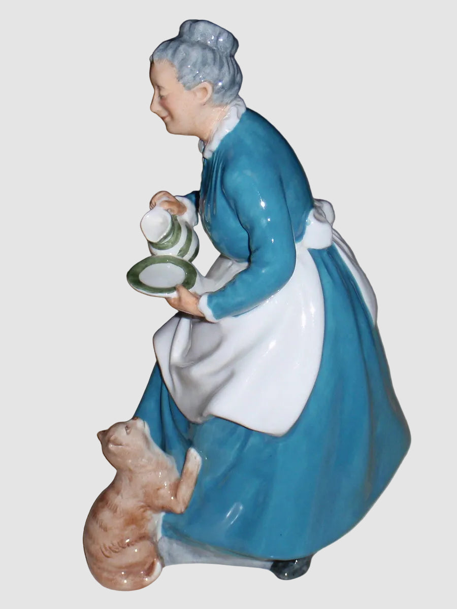 Royal Doulton The Favorite Figurine HN2249 Grandmother Pet Cat Kitty Milk Furry Friends Peggy Davies Vintage England