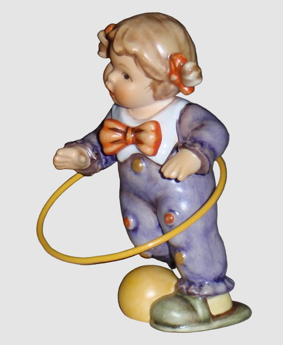 "Playing Around" Goebel Hummel Figurine #2088/A - Exclusive Edition 2003/2004