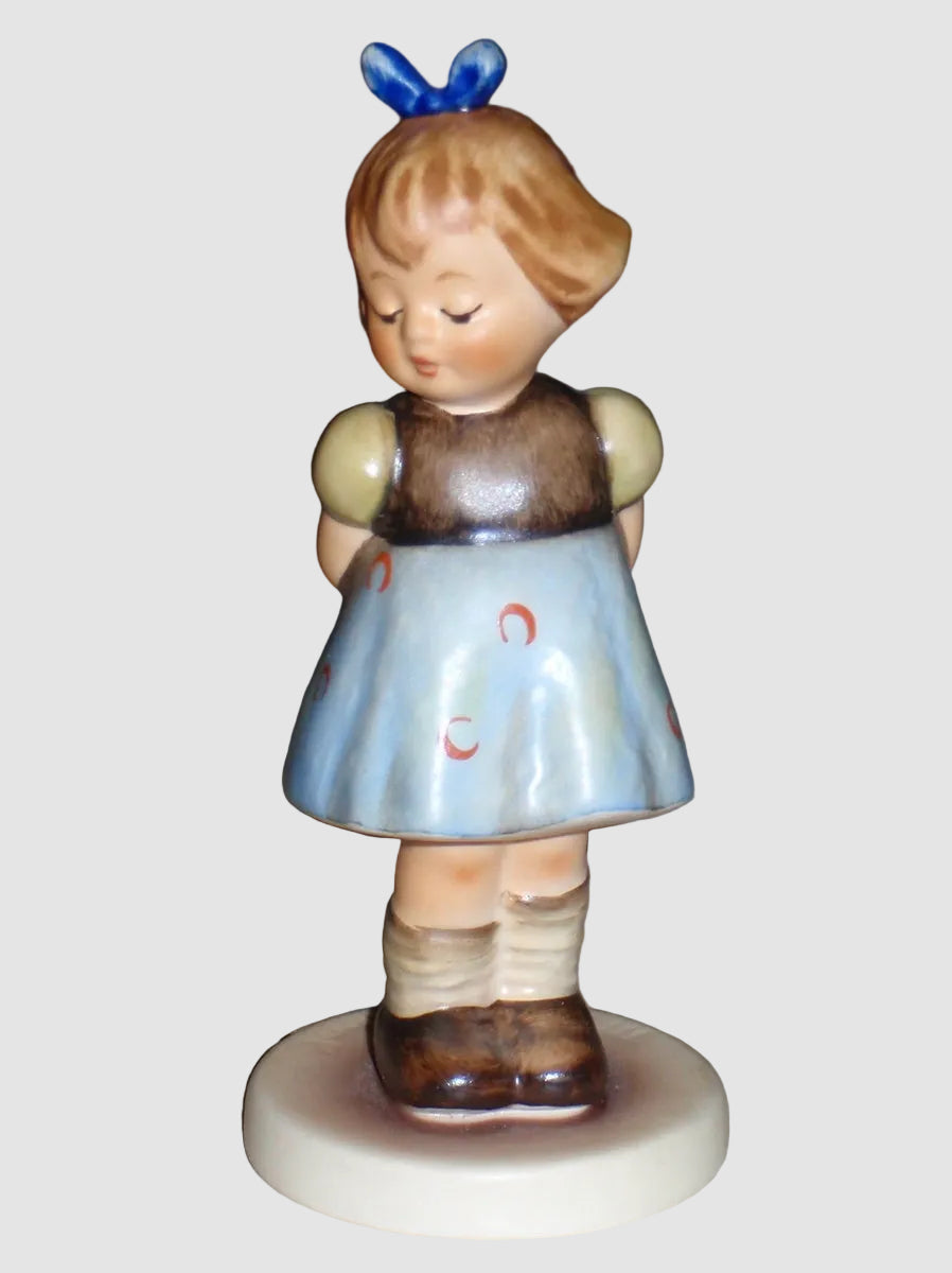 "Two Hands, One Treat" Goebel Hummel Club Figurine #493 (4")