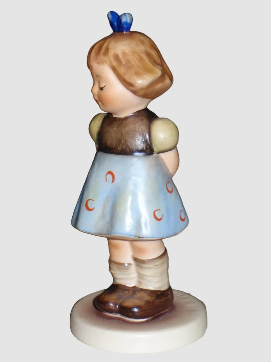 "Two Hands, One Treat" Goebel Hummel Club Figurine #493 (4")