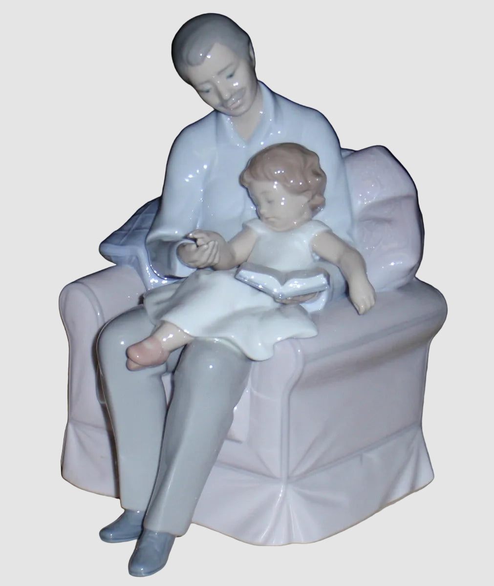 "Grandfather's Stories" Lladro Figurine #6979 - Virginia Gonzalez (8")