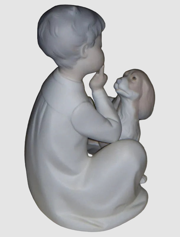 "Shhh, Quiet Puppy" Retired Lladro Figurine Matte Finish #4522 (7.75" x 5.75")