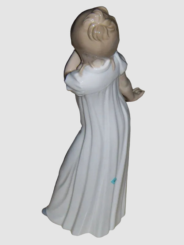 "Goodnight" Lladro Nao Figurine - Young Girl Yawning (11.5")