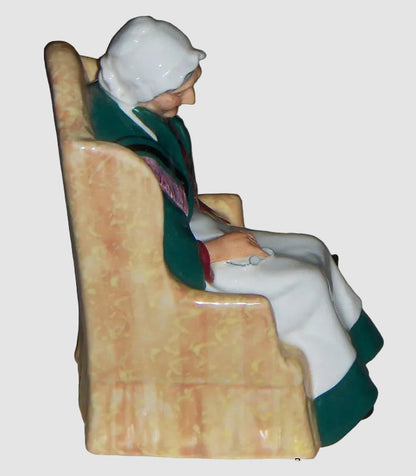 "Forty Winks" Royal Doulton Figurine HN1974 - Old Woman & Cat (6.5")