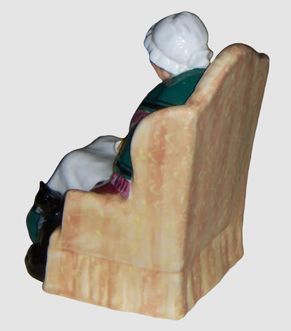 "Forty Winks" Royal Doulton Figurine HN1974 - Old Woman & Cat (6.5")