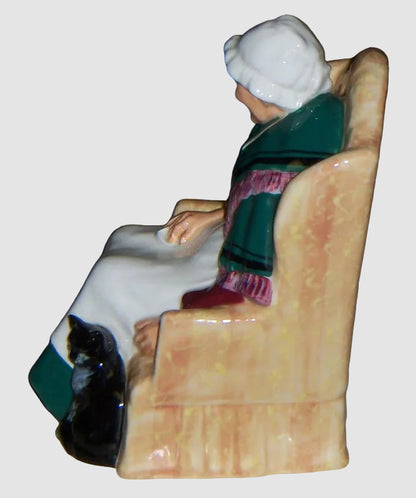 "Forty Winks" Royal Doulton Figurine HN1974 - Old Woman & Cat (6.5")