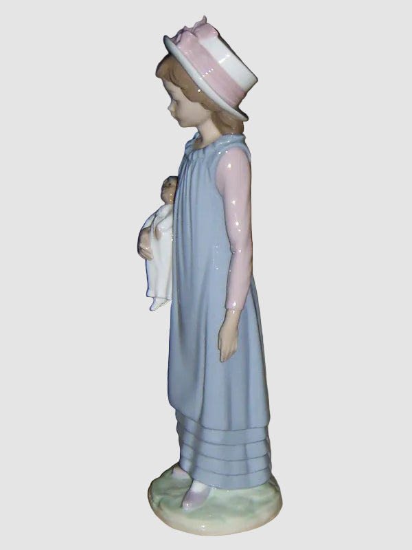 "Belinda With Her Doll" Lladro Figurine #5045 (11.25")