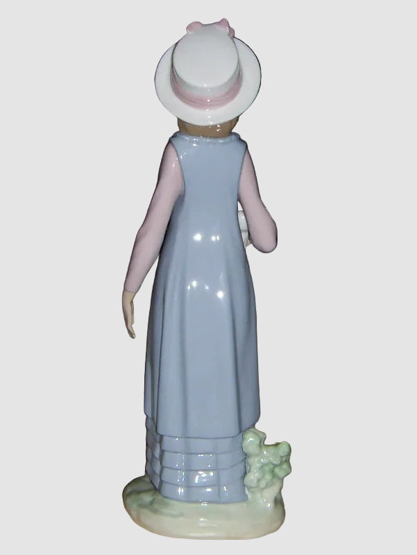 "Belinda With Her Doll" Lladro Figurine #5045 (11.25")