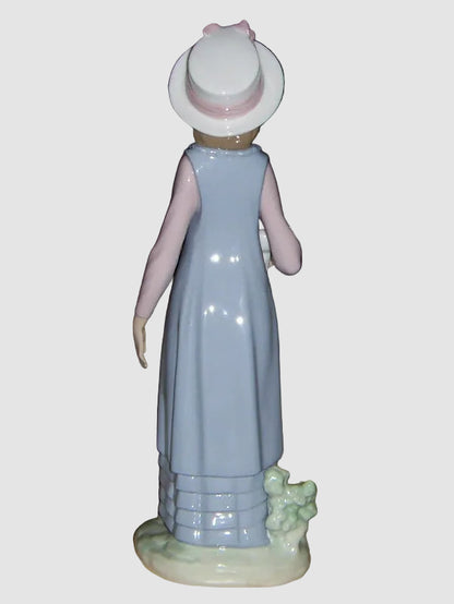 "Belinda With Her Doll" Lladro Figurine #5045 (11.25")