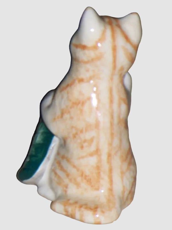 "New Toy" Royal Doulton Kitten in Slipper Figurine DA232 (2.75")
