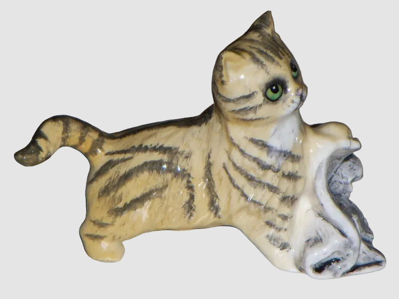 "In The News" Royal Doulton Kitten Figurine DA233 - Cute Cats Series
