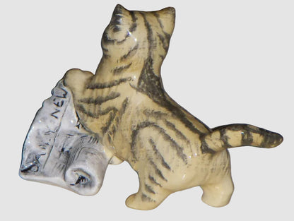 "In The News" Royal Doulton Kitten Figurine DA233 - Cute Cats Series