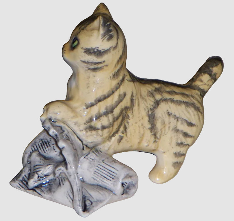 "In The News" Royal Doulton Kitten Figurine DA233 - Cute Cats Series